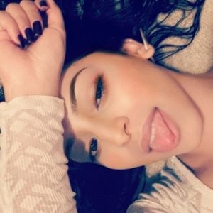 Meet your Posher, Alicia